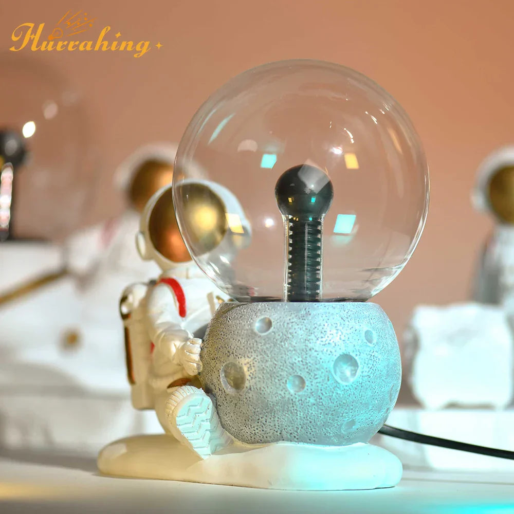 Lampa z astronautą szklana kula